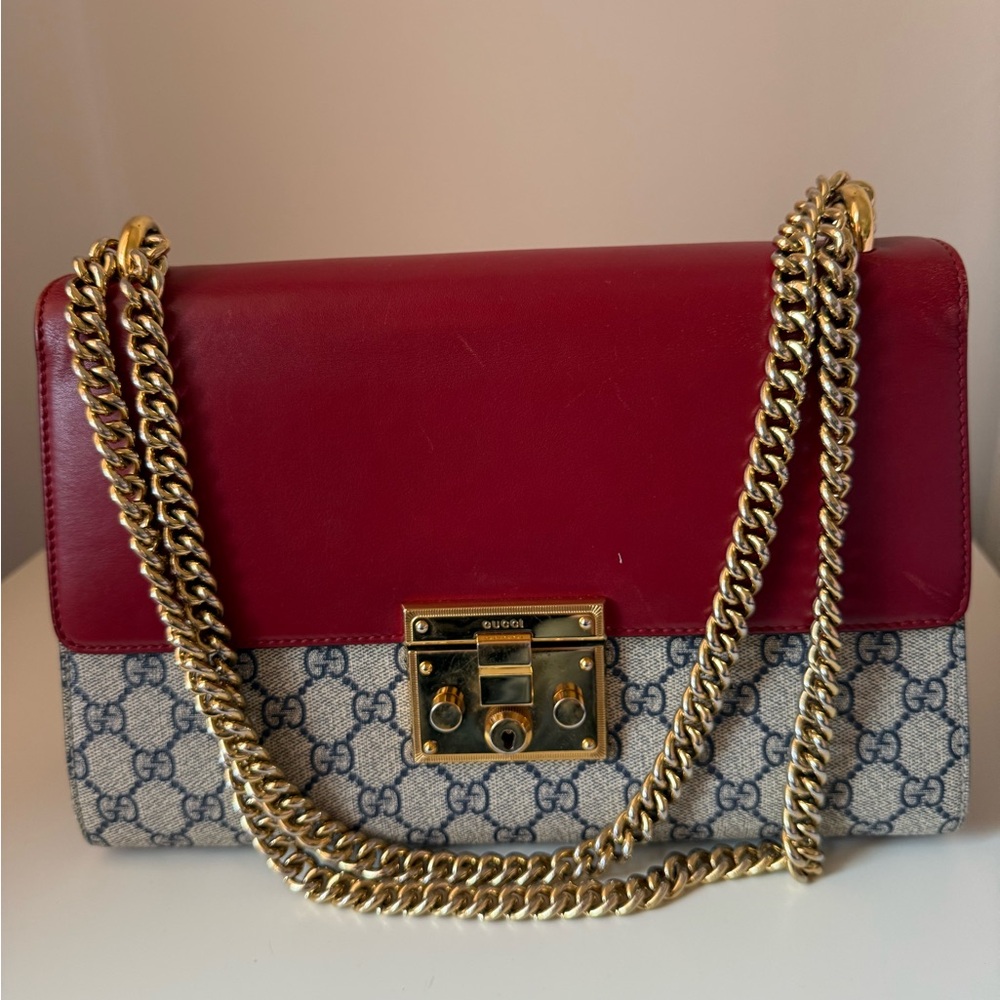 Gucci Multicolor GG Supreme Canvas Padlock
Shoulder Bag Medium